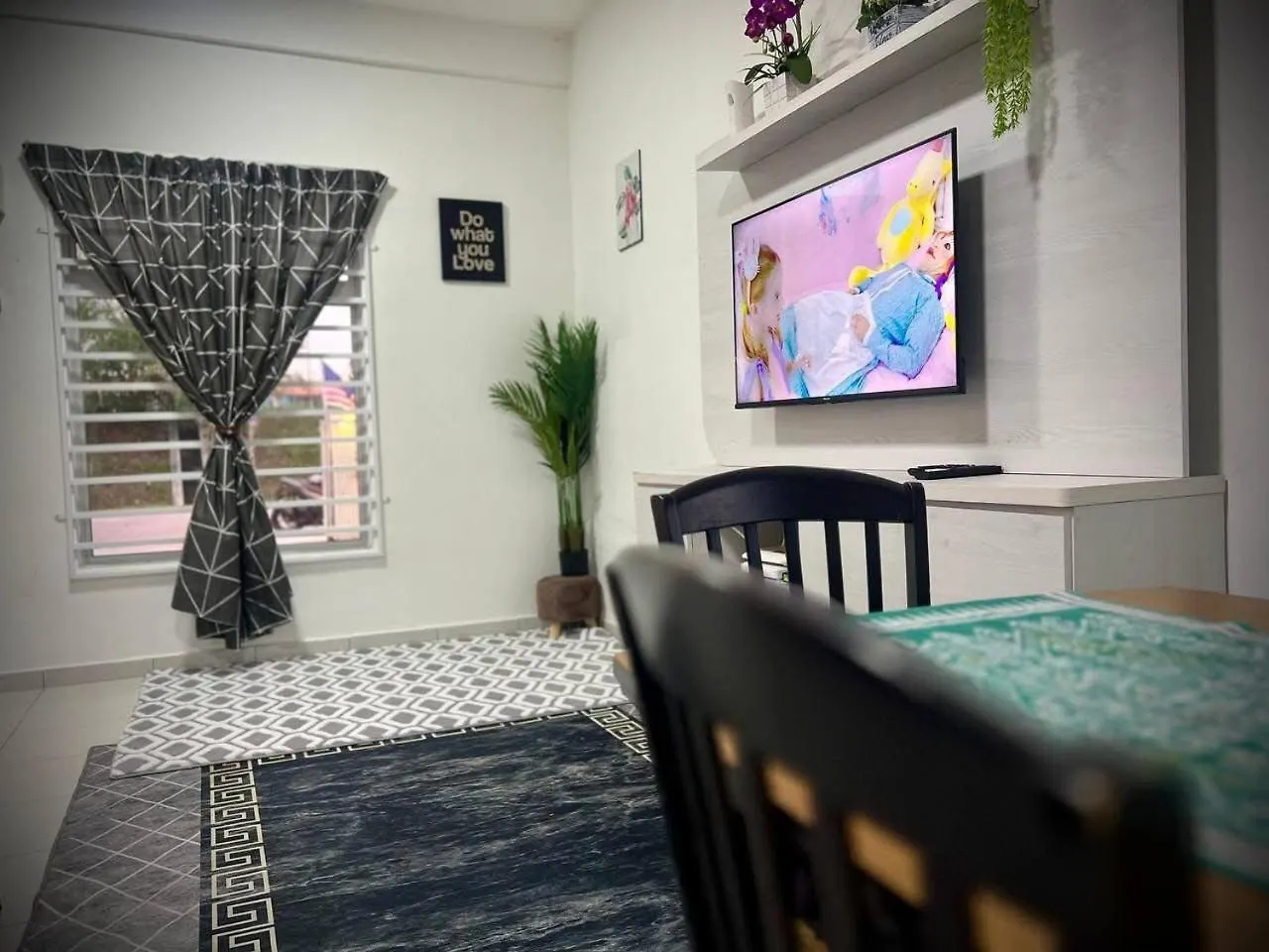 H&M Private Pool Homestay Kampong Ayer Resam 0*,  Ma­lay­sia